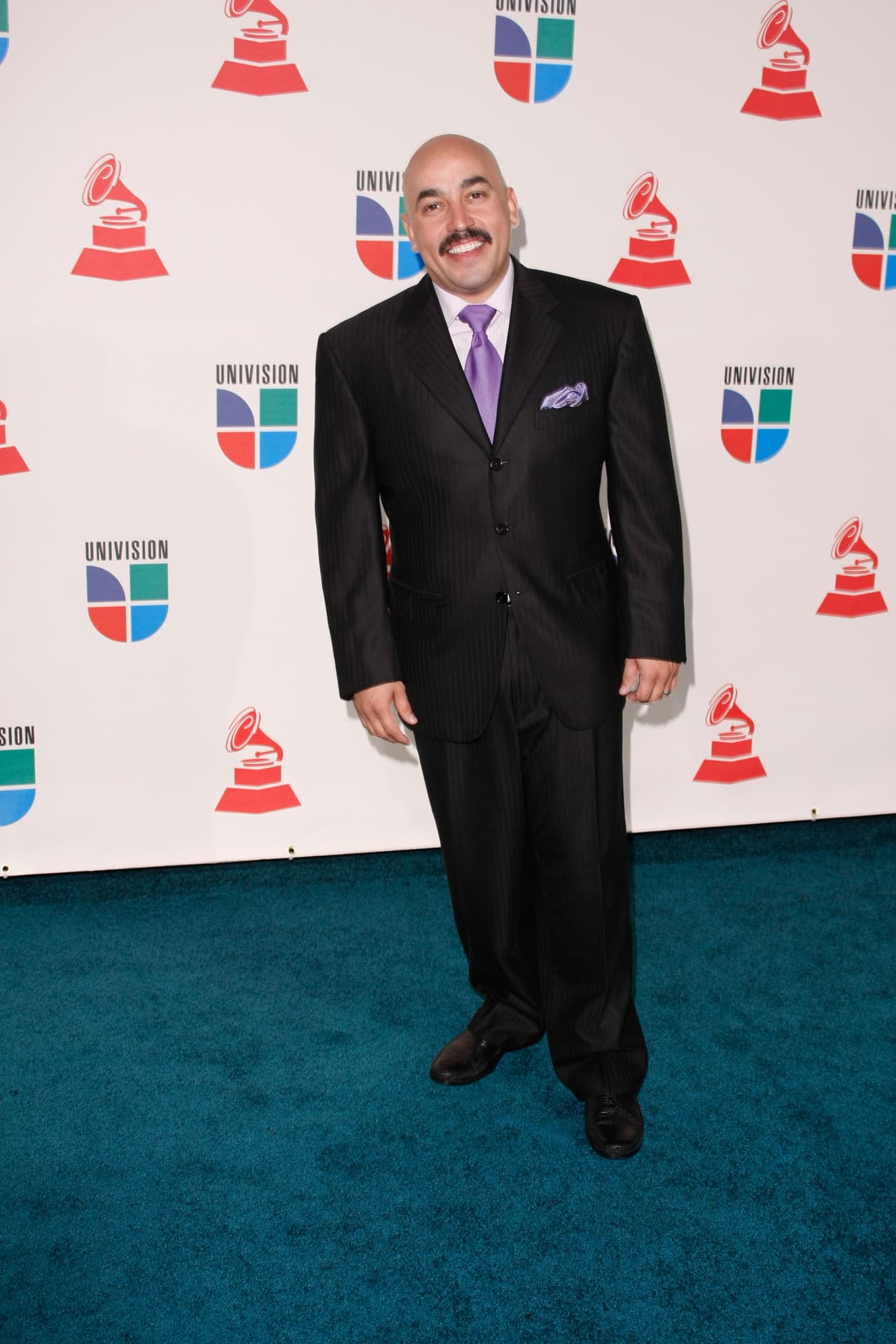 El también productor mencionó que en diciembre pasado Lupillo Rivera lo contactó: "Me dice que quiere hacer esta colaboración con estos raperos. Obviamente para mí es un halago que una leyenda en el rap como Snoop Dogg 
<b><a href="https://www.univision.com/musica/rosie-y-juan-rivera-se-juntan-en-honor-a-la-diva-de-la-banda-con-un-nuevo-proyecto-musical-video" target="_blank">sea parte de algo que yo creé</a></b>". 
<br>