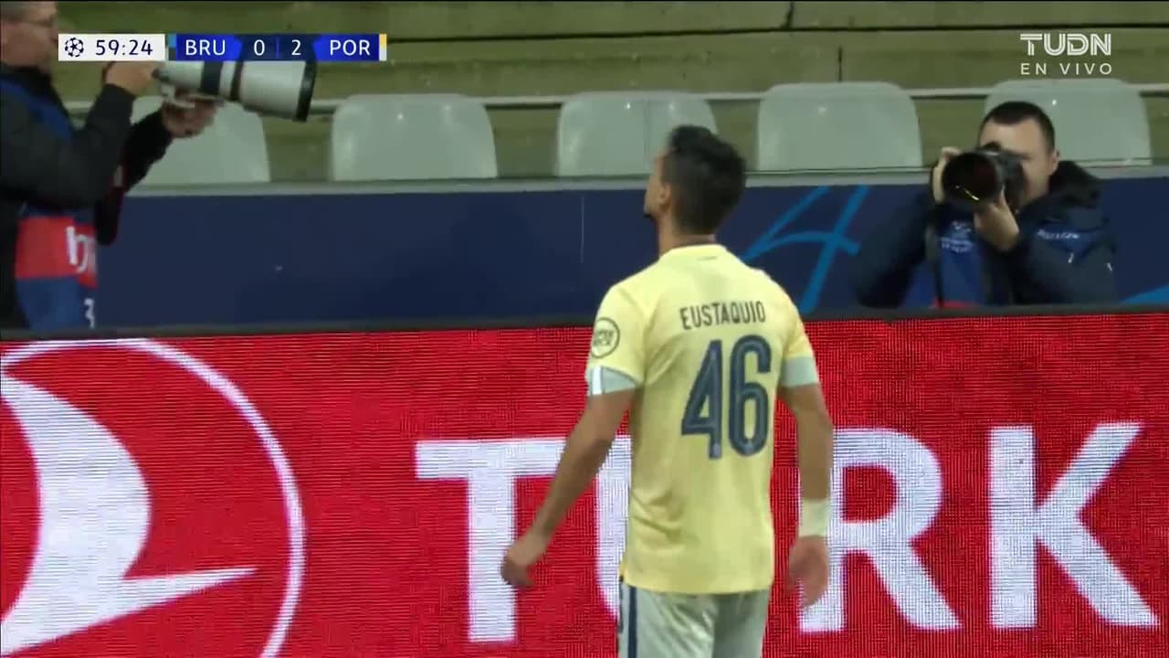 ¡TIRO ATAJADO! disparo por Stephen Eustáquio.