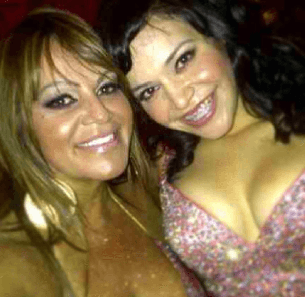 De acuerdo con información del portal de la revista TvyNovelas, Jacqueline Rivera, hija de Jenni Rivera, ha tenido que lidiar con el sobrepeso a lo largo de su vida.