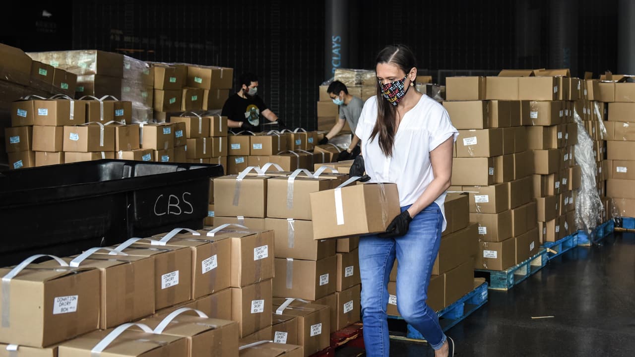 <b>Comida para familias necesitadas </b>
<br>
<br>Las familias que necesiten alimento ya, pueden verificar 
<a href="https://www.centraltexasfoodbank.org/food-assistance/get-food-now" target="_blank">a través de la página web qué lugares están ofreciendo comida. </a>