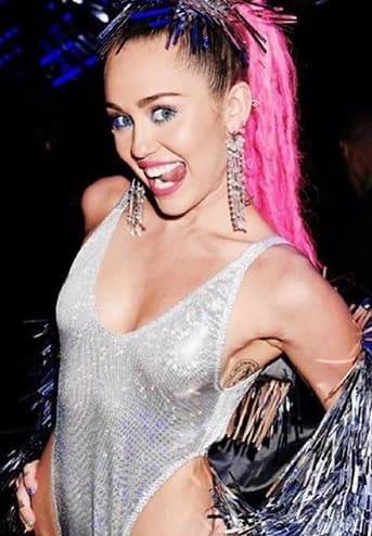 #17 Miley Cyrus- 41 millones de seguidores.