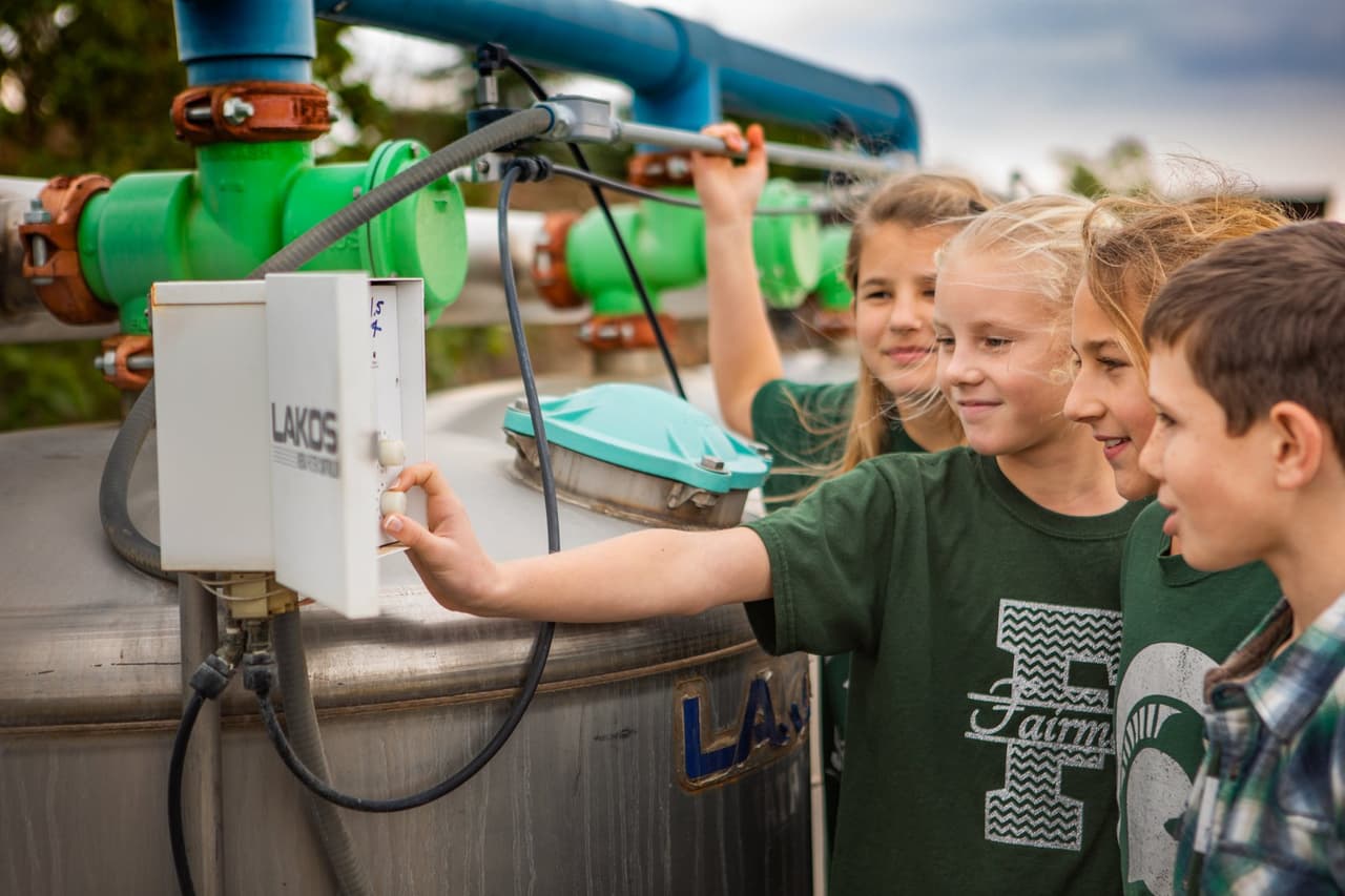 Una tercera etapa denominada Innovación incluye la construcción de tres laboratorios, cada uno focalizado en diferentes especialidades. El primero, 'Agua, Energía y Tecnología' (WET, por sus siglas en ingles), se encargará de la investigación sobre cómo conservar el recurso agua y las energías renovables.