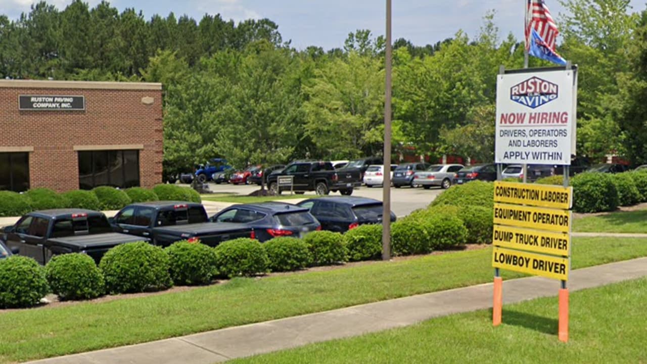 Trabajador hispano está gravemente herido por accidente laboral en empresa de asfalto en Durham