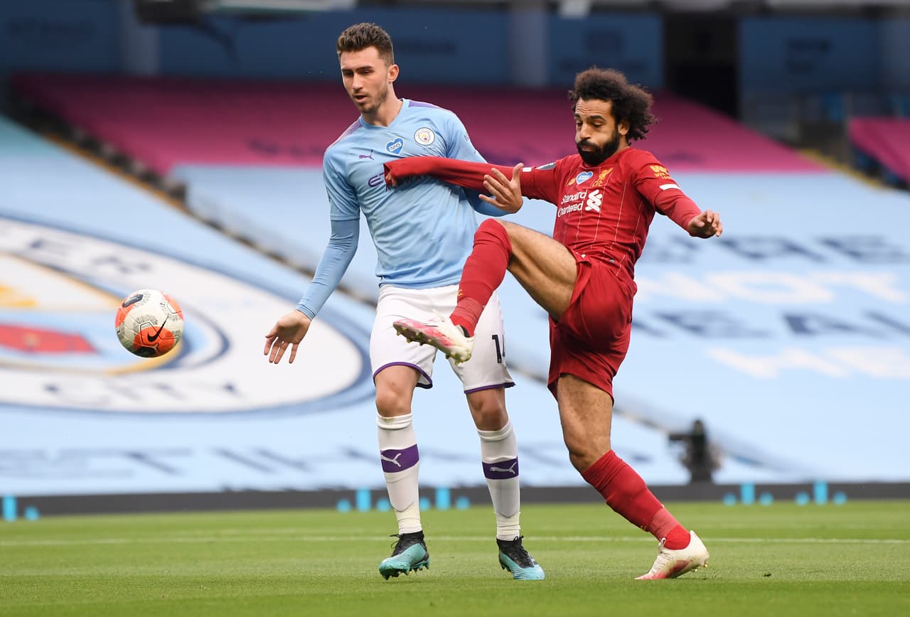 La defensa del Manchester City ha logrado detener y desaparecer a Mohamed Salah en el partido.