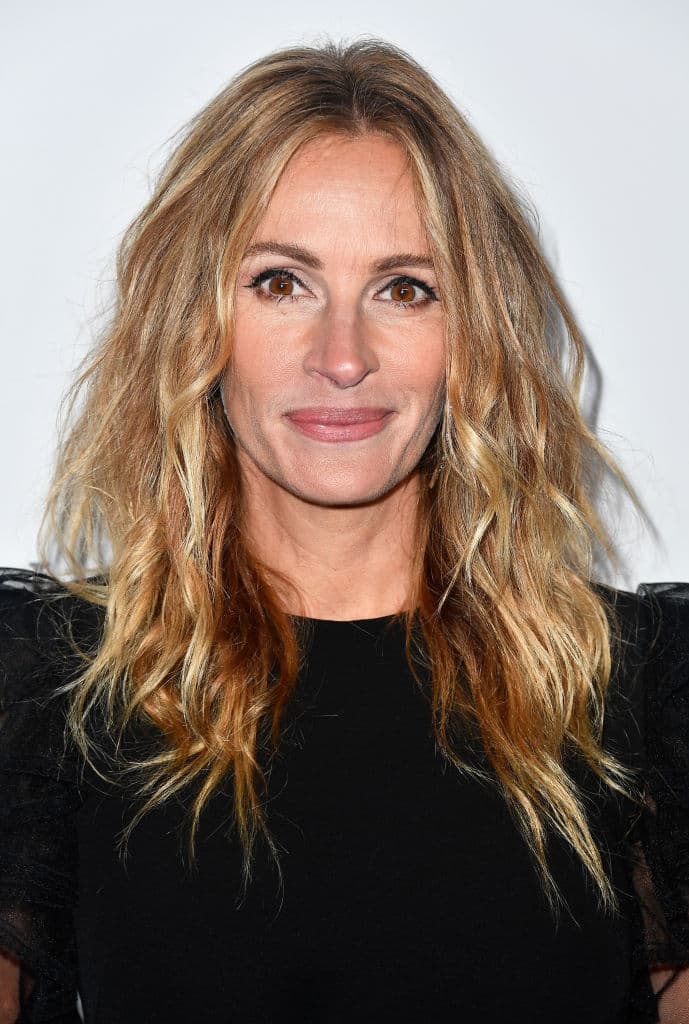 O como 
<b>Julia Roberts</b> que lo tiene largo y en capas. Con este corte el objetivo es enmarcar el rostro de una forma más natural, tal cómo lo luce la actriz de 54 años.