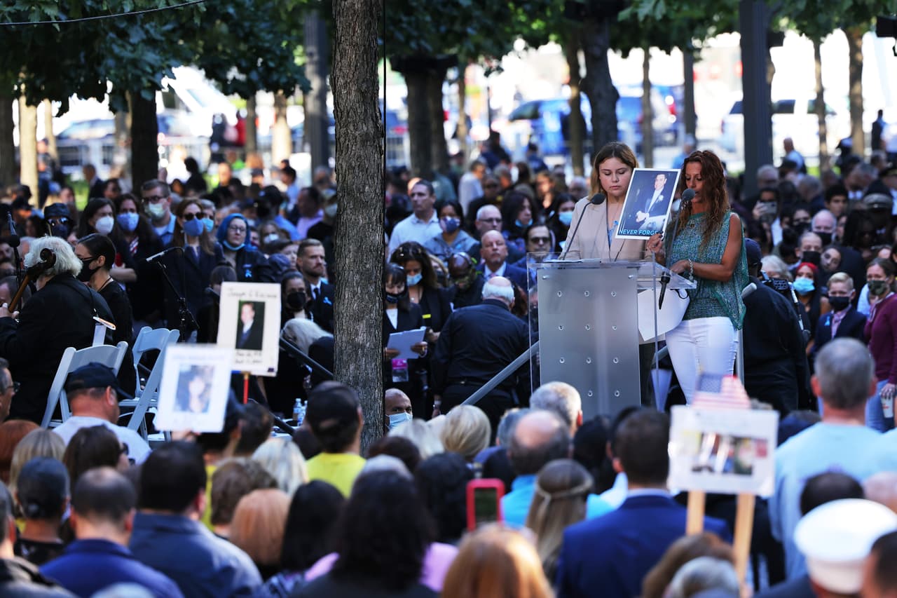 Aunque a la ceremonia asistieron líderes como el presidente Biden, y los expresidentes Obama y Clinton, ninguno de ellos habló, ya que por tradición no se realizan discursos de políticos en este evento.