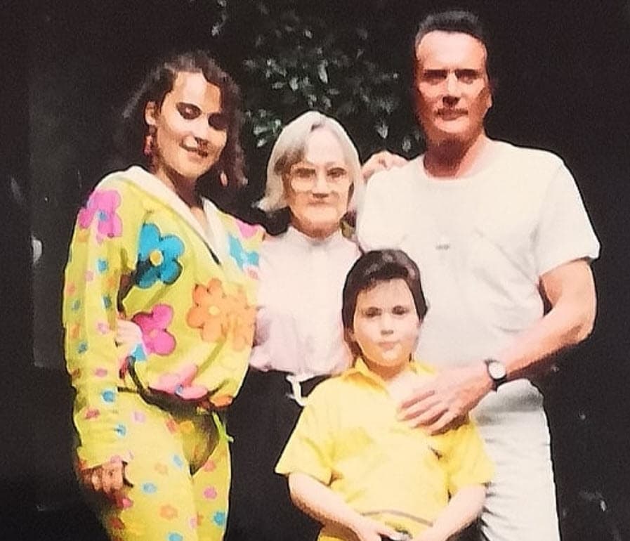 La hija de Miguel Palmer acudió ante las autoridades para denunciar a Edith Kleiman "y los que resulten responsables" por cómo encontró a su papá: "Es un estado de abandono". También consiguió una orden de restricción para que la pareja del actor, con quien vivía desde hace 5 años en concubinato, no se le acerque.
<br>