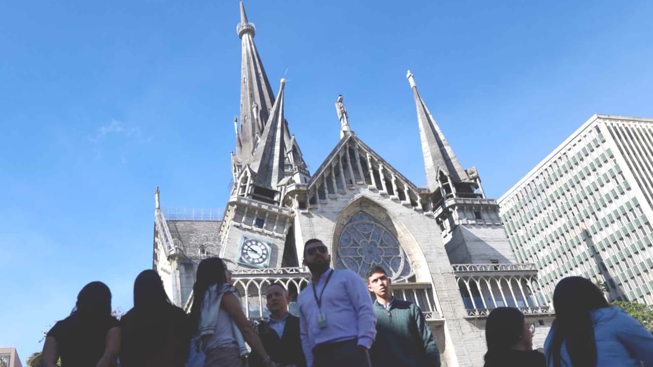 Torre de la catedral de Manizales colapsa por terremoto de magnitud 7.4