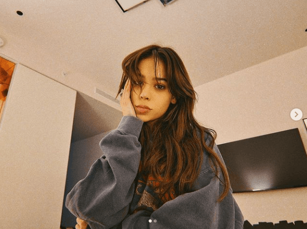 No obstante, señaló que tras vivir un 2021 lleno de cambios y momentos decisivos en su carrera, entendió que no tenía por qué esconder esta parte de su vida, sino que debía entenderla y darse un tiempo para sanar.