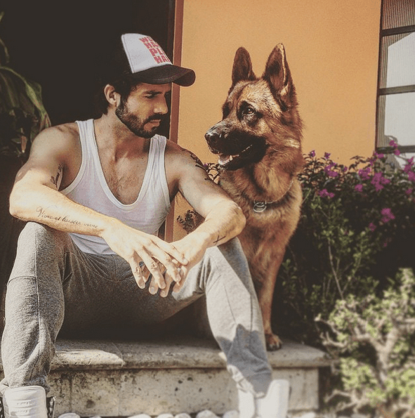 Le encanta compartir los momentos especiales de su vida.