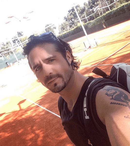 Y no solo es un gran actor, ¡José Ron es buenísimo para los deportes!