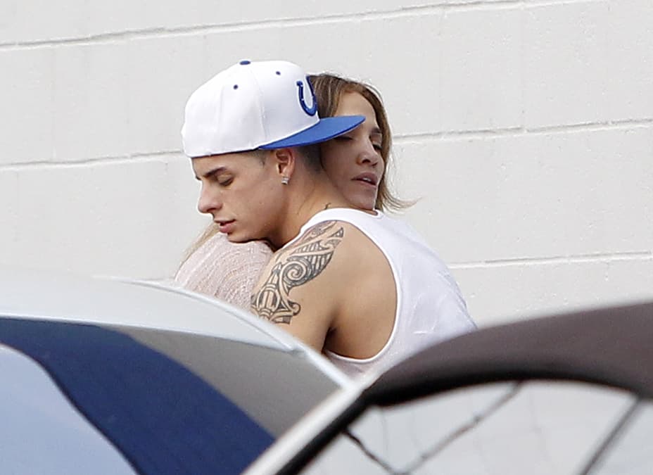 Aunque la imagen generó diversos comentarios, fuentes allegadas a
<b><a href="https://www.univision.com/entretenimiento/chismes/jennifer-lopez-y-marc-anthony-han-logrado-rehacer-sus-vidas"> Jennifer López y Marc Anthony</a></b> declararon que el matrimonio, que duró siete años, llevaba separado mucho tiempo antes de anunciar su separación oficialmente. Aunque ambos pidieron el divorcio en julio de 2011, el trámite no se oficializó hasta el 2014.