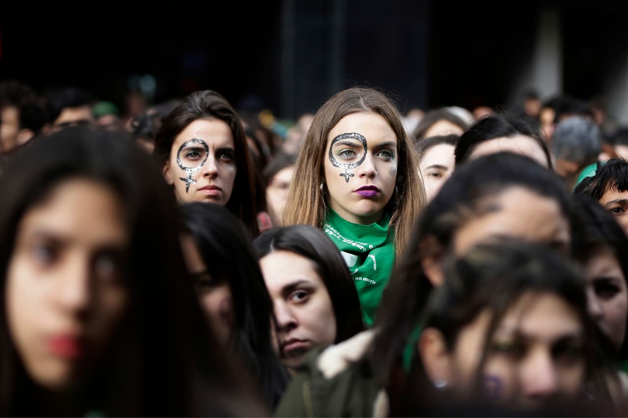 La posible despenalización del aborto en Argentina, una "ola verde" a la que mira la región 