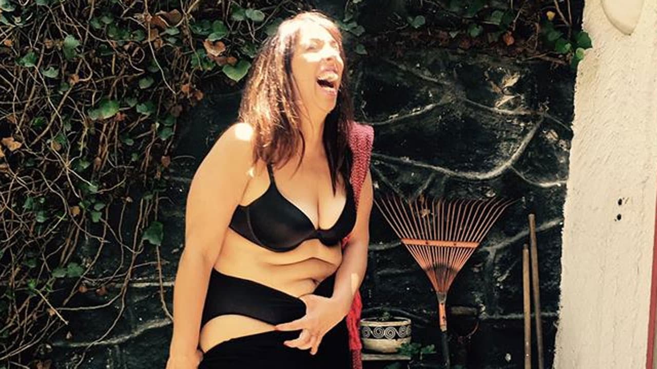 Regina Orozco defiende sus curvas con fotos en ropa interior