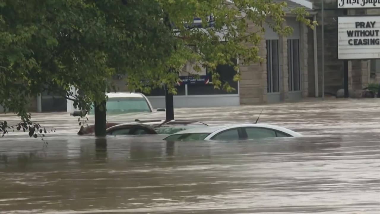 Fuertes inundaciones en Illinois y otros estados dejan graves daños y cientos de atrapados