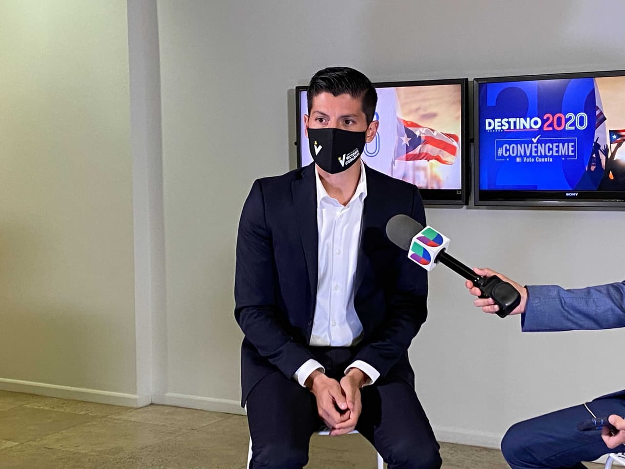 Manuel Natal, aspirante a la alcaldía de San Juan por el Movimiento Victoria Ciudanana acompañó a Alexandra Lúgaro.