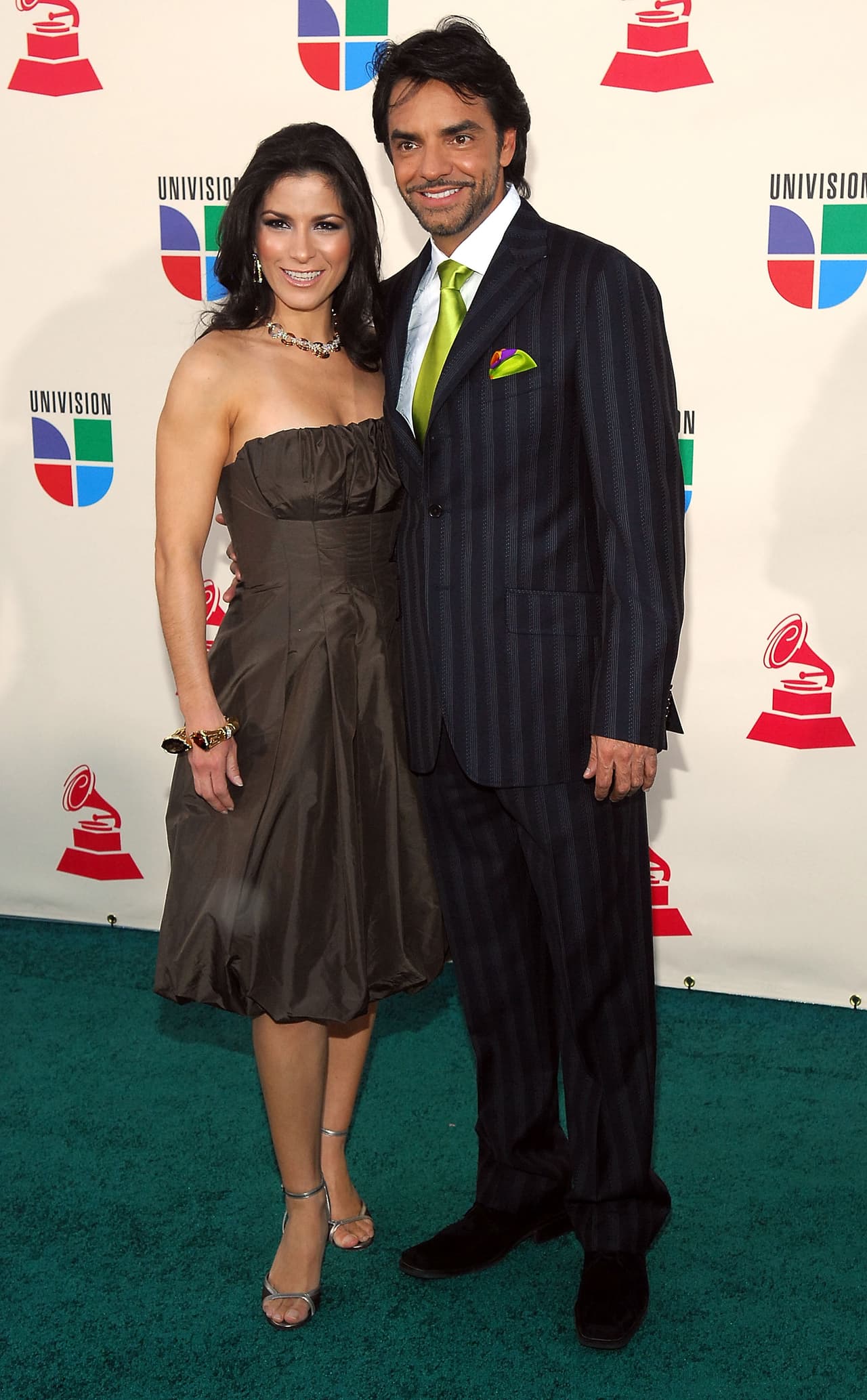 Se conocieron en 2005, cuando el productor la invitó a participar en un episodio especial de la serie Vecinos. El capítulo incluía grabar algunas escenas en Canadá, por lo que debieron viajar hasta allá: "Nos enamoramos en ese viaje. Fue amor a primera vista, fue incontrolable", dijo ella en el matutino Hoy.