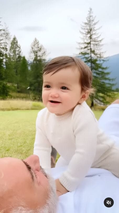 El 10 de mayo de 2020, Día de la Madre, la famosa pareja anunció en Instagram que estaban a la espera de su primer hijo. Blu Jerusalema, quien padece 
<a href="https://www.univision.com/famosos/hija-gianluca-vacchi-sharon-fonseca-tiene-paladar-hendido-fotos">paladar hendido</a>, cumplirá su primer año el 27 de octubre.
<br>