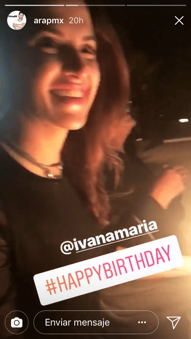 El actor la festejó con una reunión junto a sus seres queridos y un gran pastel de cumpleaños.