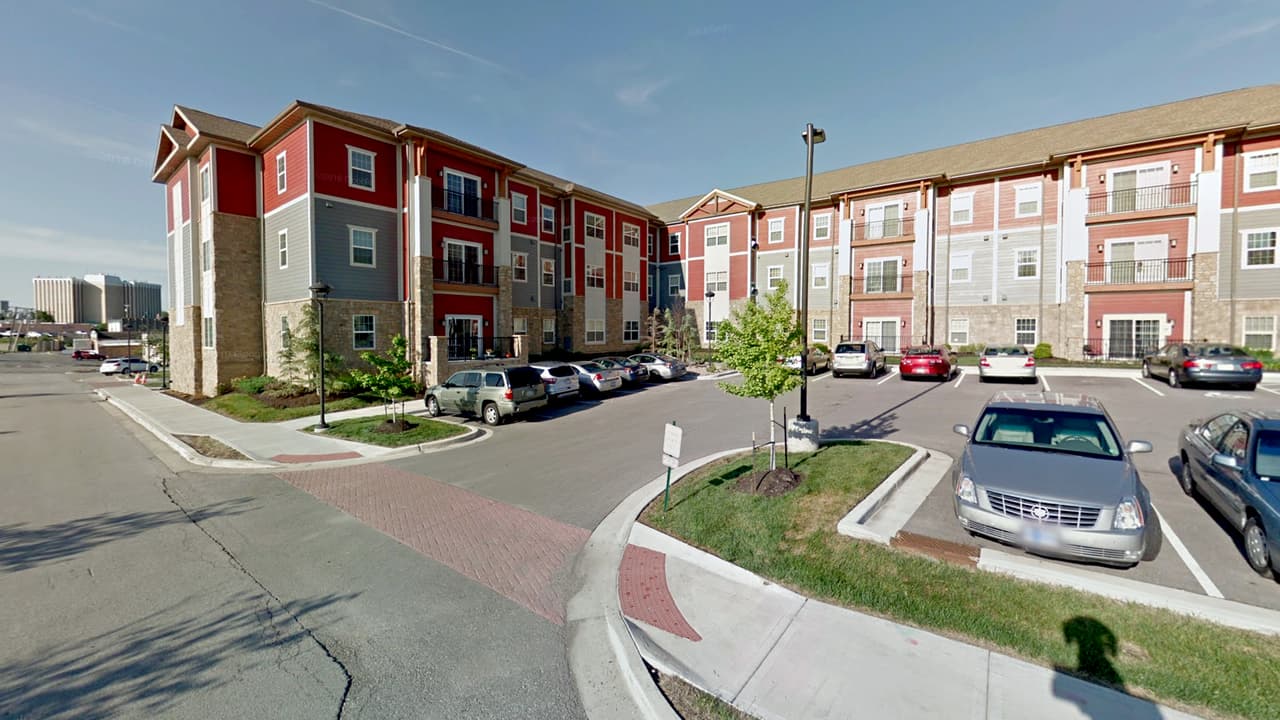 <b> Kansas: Mission.</b> 
<b>– Obtuvo 76.39 de 100 puntos dentro de las mejores ciudades de clase media para vivir. </b>Su economía depende mayormente por las industrias agrícolas y de transportes. Cuenta con parques y una gran biblioteca pública. Asimismo, el gobierno local ofrece programas para del desarrollo familiar y apoyos para la conservación del entorno común. 
<br>