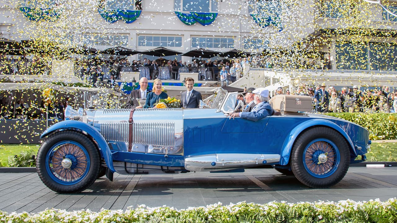 De hecho, el ganador del Concours D'Elegance de Pebble Beach 2017 fue este 1929 
<b>Mercedes-Benz S Barker Tourer de 1929 </b>motorizado por un motor supercargado de 6 cilindros en línea de 7 litros, del que se podría decir que es el tatarabuelo del Vision Mercedes-Maybach 6 Cabriolet.