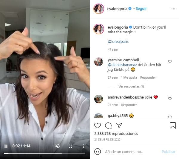 En abril de 2020, la actriz de 46 años compartió en Instagram un video en el que dejó ver el nacimiento de sus canas. El clip formaba parte de la campaña publicitaria de un producto en spray para ocultarlas.
