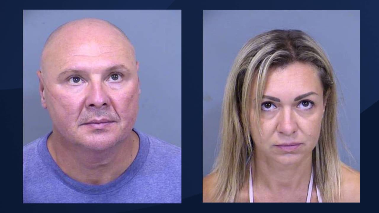 Las personas que fueron arrestadas están casadas y han sido identificadas como Alice Mahoney, de 39 años, y Steven Mahoney, de 53 años.
<br>