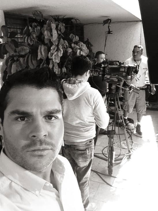 <b><a href="http://www.univision.com/series/el-chapo/marco-de-la-o-el-actor-que-sera-el-chapo-en-la-proxima-serie-de-netflix-y-univision">Marco de la O</a></b> nació el 12 de julio de 1978 en México. Comenzó su carrera actoral a los 18 años.