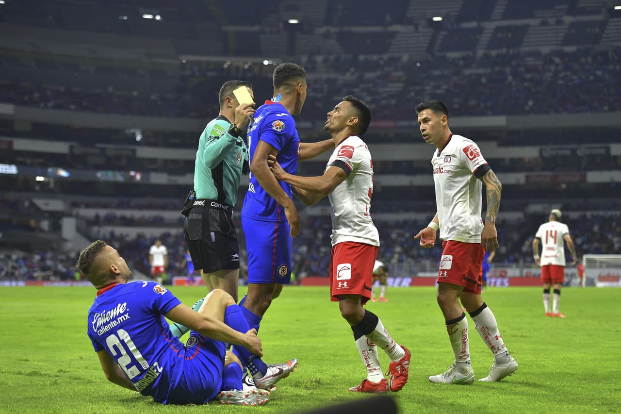 Los ánimos se caldearon tras el sorpresivo empate y por momentos parecía que algunos de los dos equipos se quedaría con 10 jugadores.