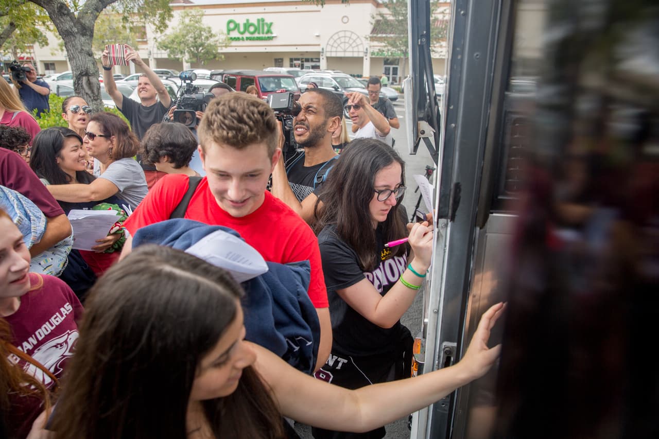 Los jóvenes insisten que solo la prohibición de venta de armas de asalto evitará que se repita un tiroteo como el protagonizado por el joven Nikolas Cruz, un alumno expulsado de la secundaria Marjory Stoneman Douglas en Parkland.