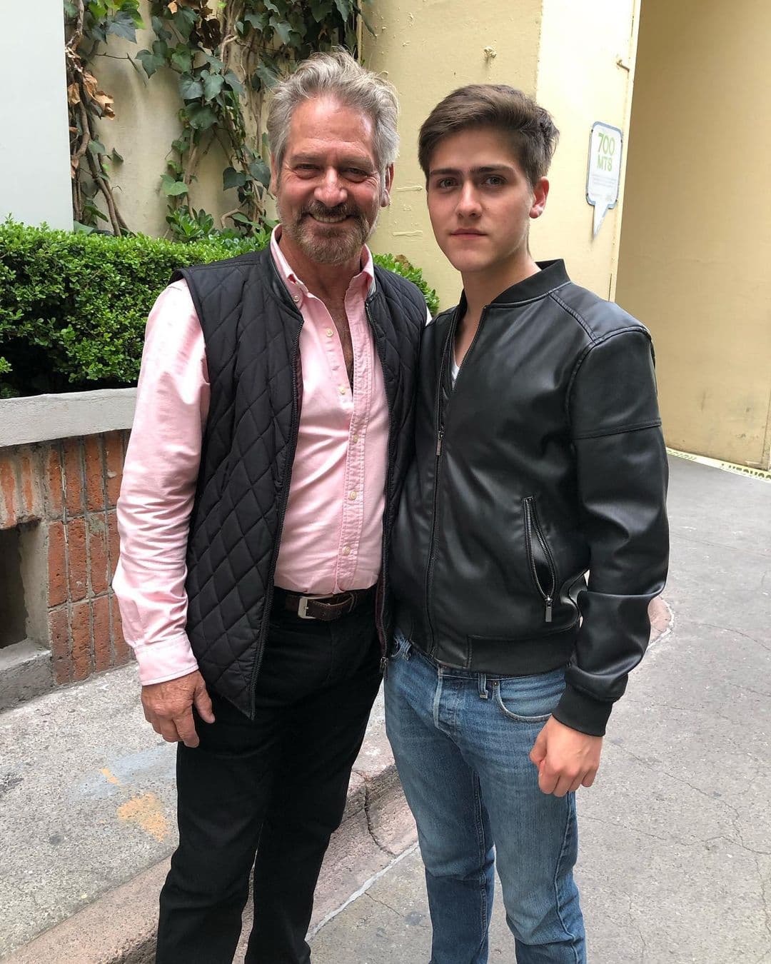 El actor 
<b><a href="https://www.univision.com/temas/leonardo-daniel">Leonardo Daniel</a></b> y su hijo 
<b>Patricio de Rodas</b> también son parte del melodrama que se estrenará el próximo 12 de octubre por Univision.