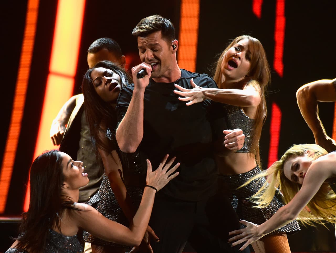 Ricky Martin trajo el POWER BORICUA interpretando ‘Disparo al corazón’ y ‘La mordidita’.