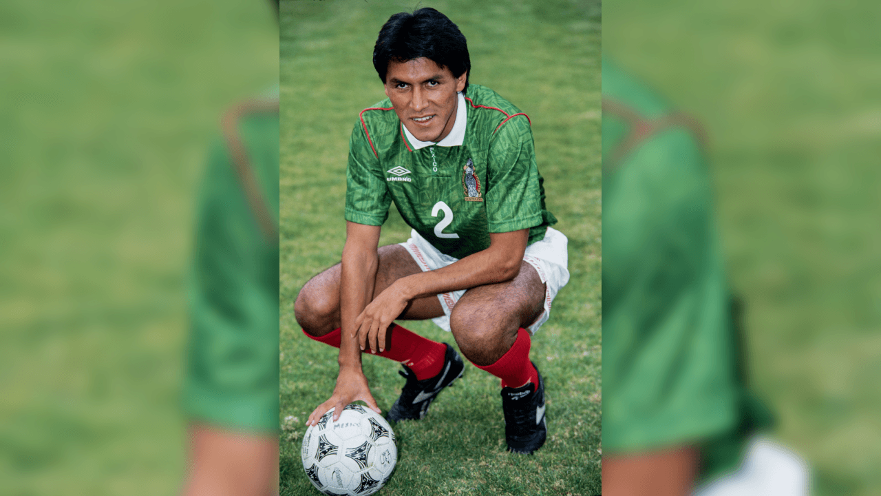 <b>Claudio Suárez</b>
<br>Defensa