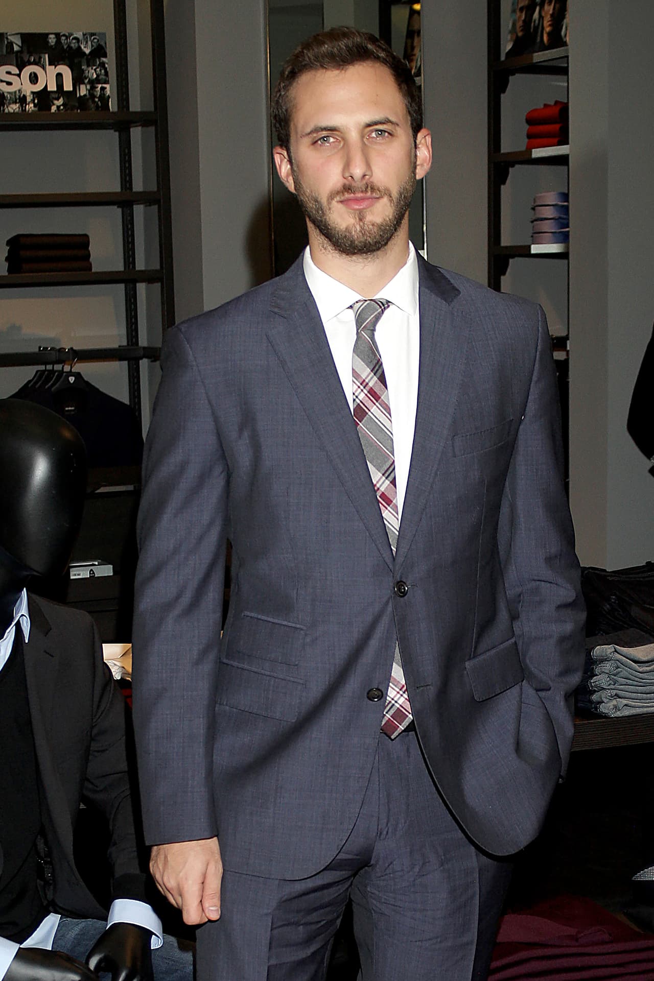 Sebastián no sólo es actor, también tiene estudios en la Licenciarura de Negocios Internacionales.