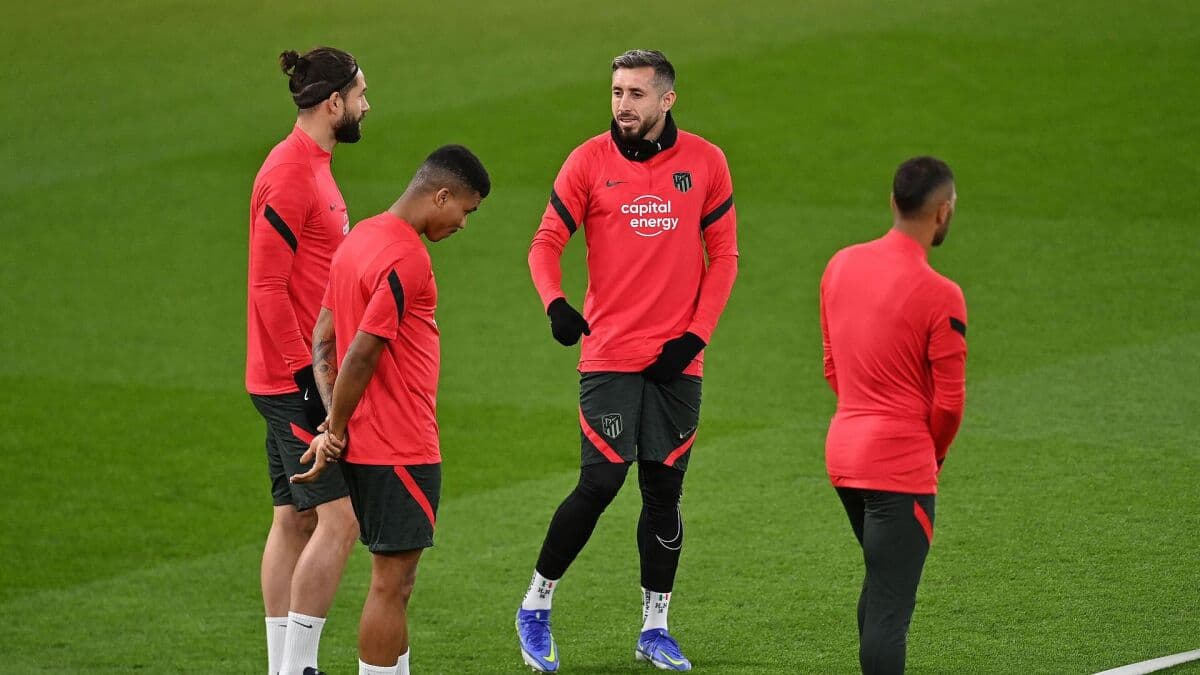 Héctor Herrera se recuperó y volvió a entrenar con el Atlético