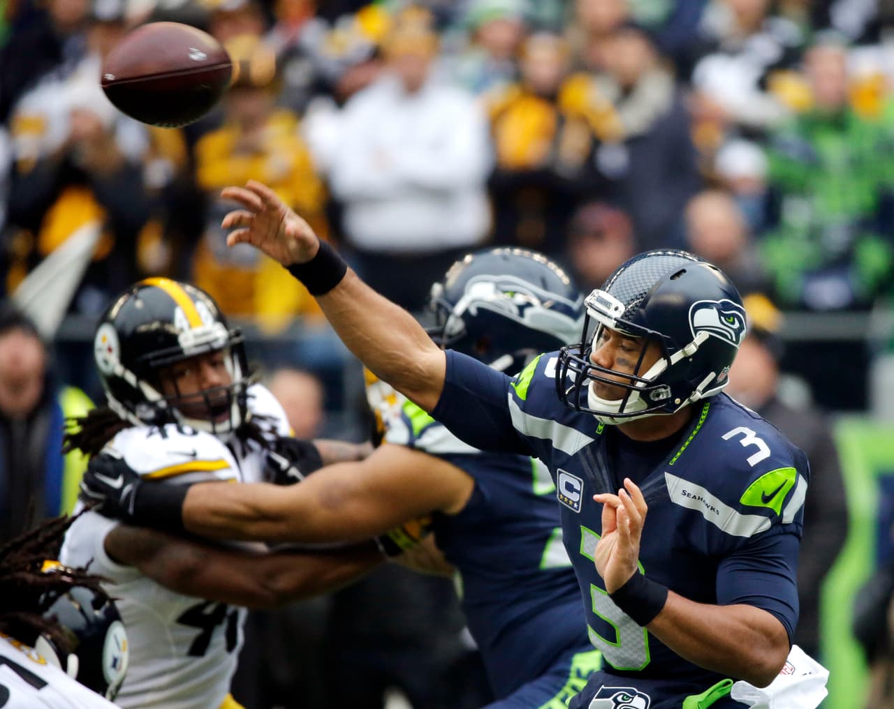 Russell Wilson 5 TD en duelazo con Big Ben 