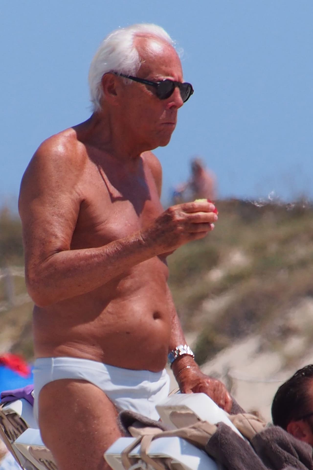 Giorgio Armani en traje de baño