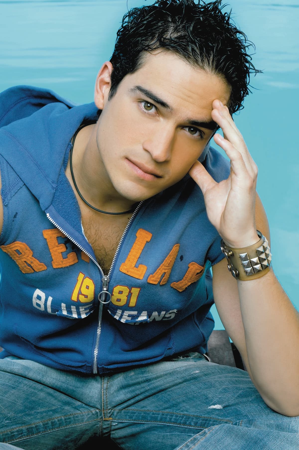 Uno de ellos es Alfonso Herrera: "Para mí hoy Poncho Herrera es una persona importante, una persona a la que le mando un mensaje y le digo, ‘necesito un consejo', es una persona amorosa que está ahí y que incondicionalmente ha sido un amigo inteligente y sensato”, dijo la actriz.
<br>