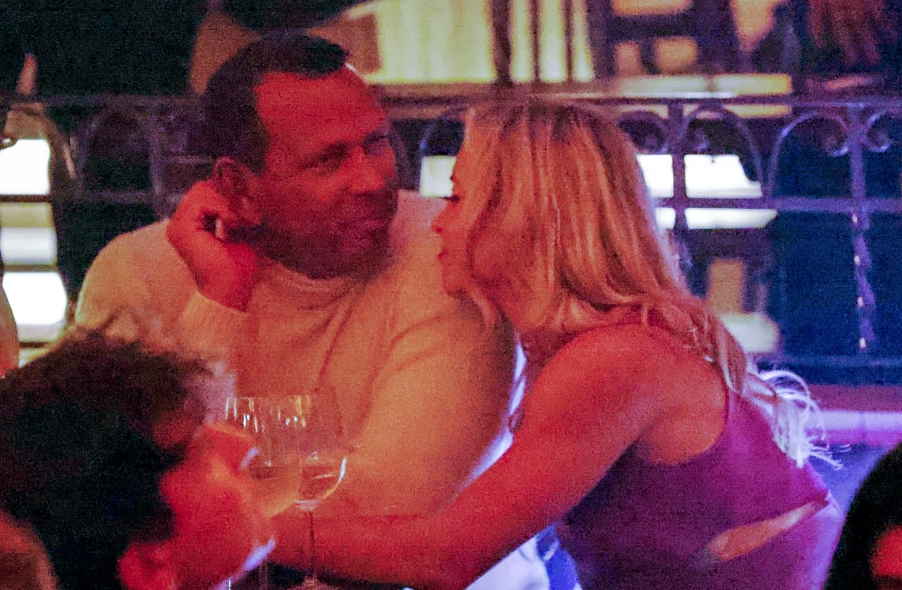 Una fuente dijo a People en septiembre pasado que Rodríguez y la 
<b><a href="https://www.univision.com/famosos/a-rod-besando-nueva-novia-kathryne-padgett-fotos" target="_blank">modelo de acondicionamiento físico Kathryne Padgett </a></b>habían terminado su romance después de que comenzaron a salir durante el verano. 
<br>