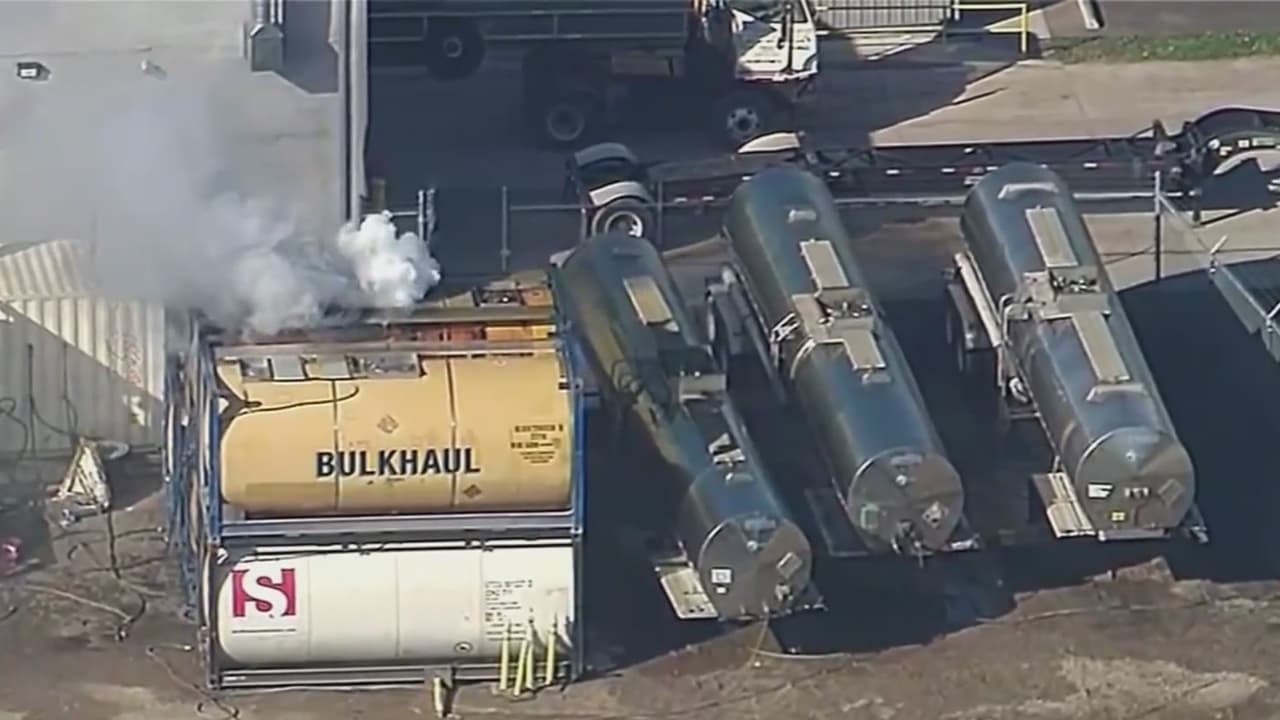 Explosión química en Toledo, Ohio: evacúan a mil residentes y cancelan clases por fuga de producto tóxico