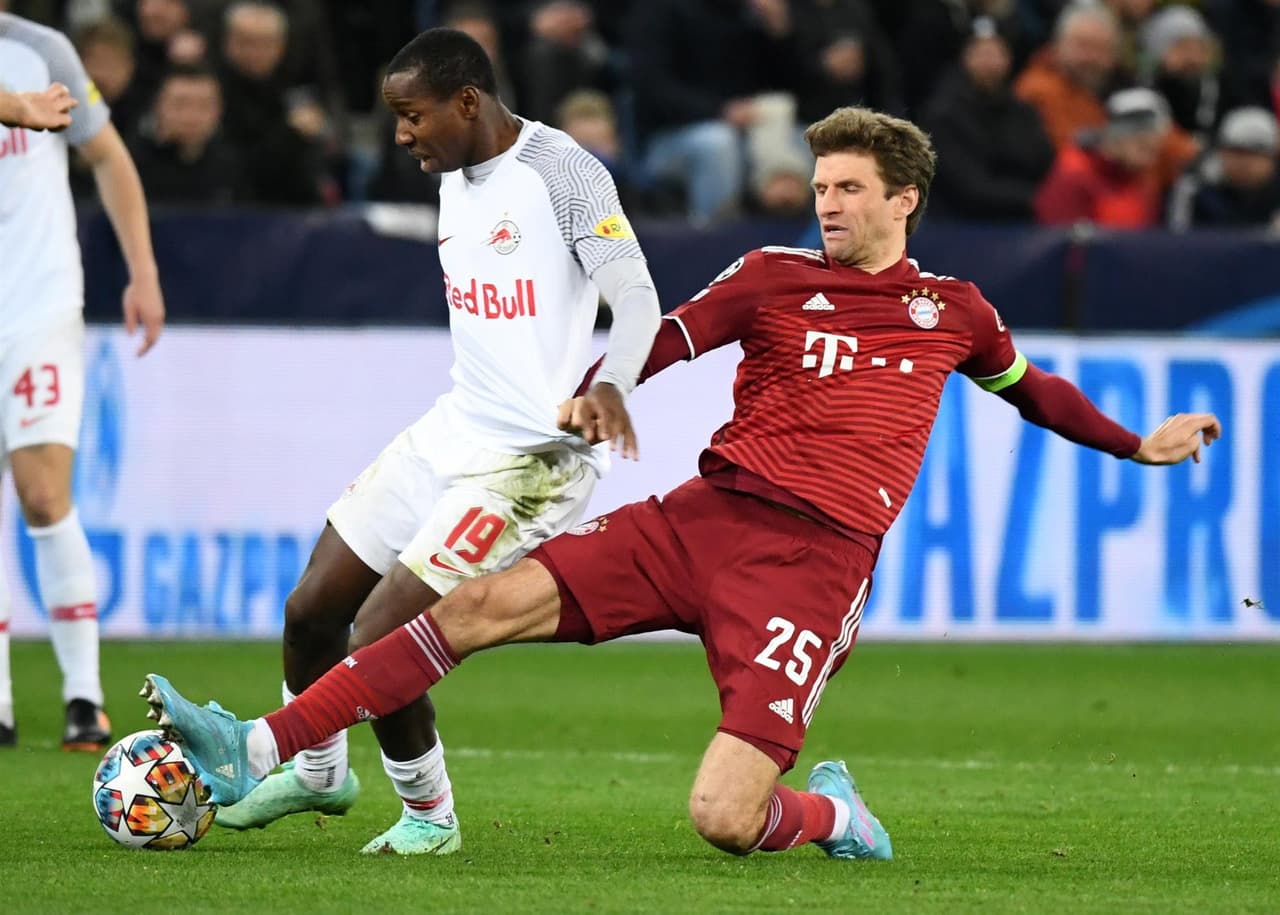 Bayern Munich rescata empate ante Red Bull Salzburg durante el partido de ida de Octavos de Final en la UEFA Champions League. Adamu abrió el marcador al minuto 21', pero fue ya en el minuto 90', casi al final del encuentro cuando Kingsley Coman hizo el gol del empate. Todo se definira en el partido de vuelta.