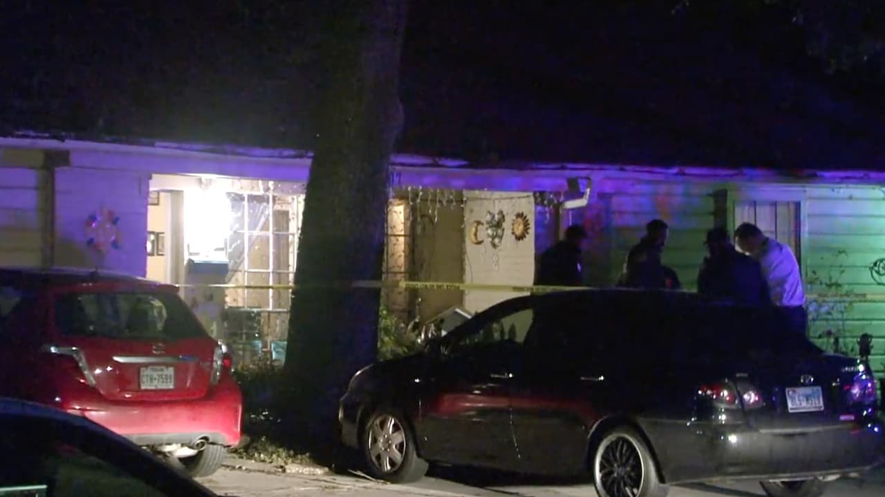 Las autoridades investigan el motivo del tiroteo y aunque la familia asegura que se trató de un robo, no se han reportado pérdidas. La policía pide a la comunidad ayuda con información sobre este caso.