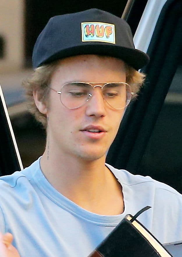 Muchos señalan a Justin Bieber como el causante de la ruptura, a pesar de una fuente le dijo a la revista People que Selena Gómez no había vuelto con él.