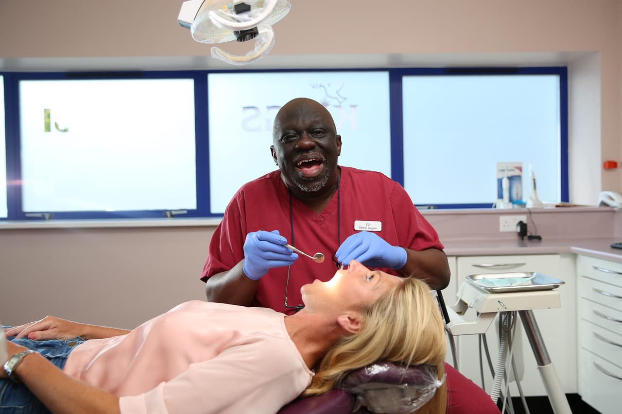 ¿Te imaginas cómo es ser tratado por alguien mientras canta?