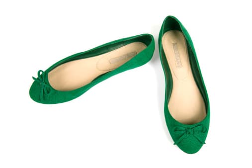 Acompaña tu look con uno zapatos sencillos.