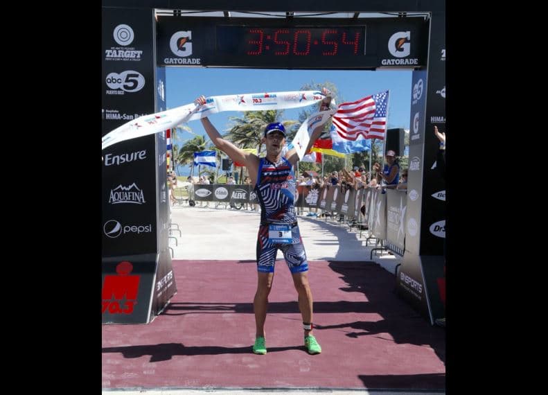 El estadounidense Tim O’Donnell triunfó por tercera ocasión en el Ironman 70.3 Puerto Rico, esta vez con un tiempo de 3:50.51, mientras la belga Tine Decker fue la primera mujer en cruzar la meta.