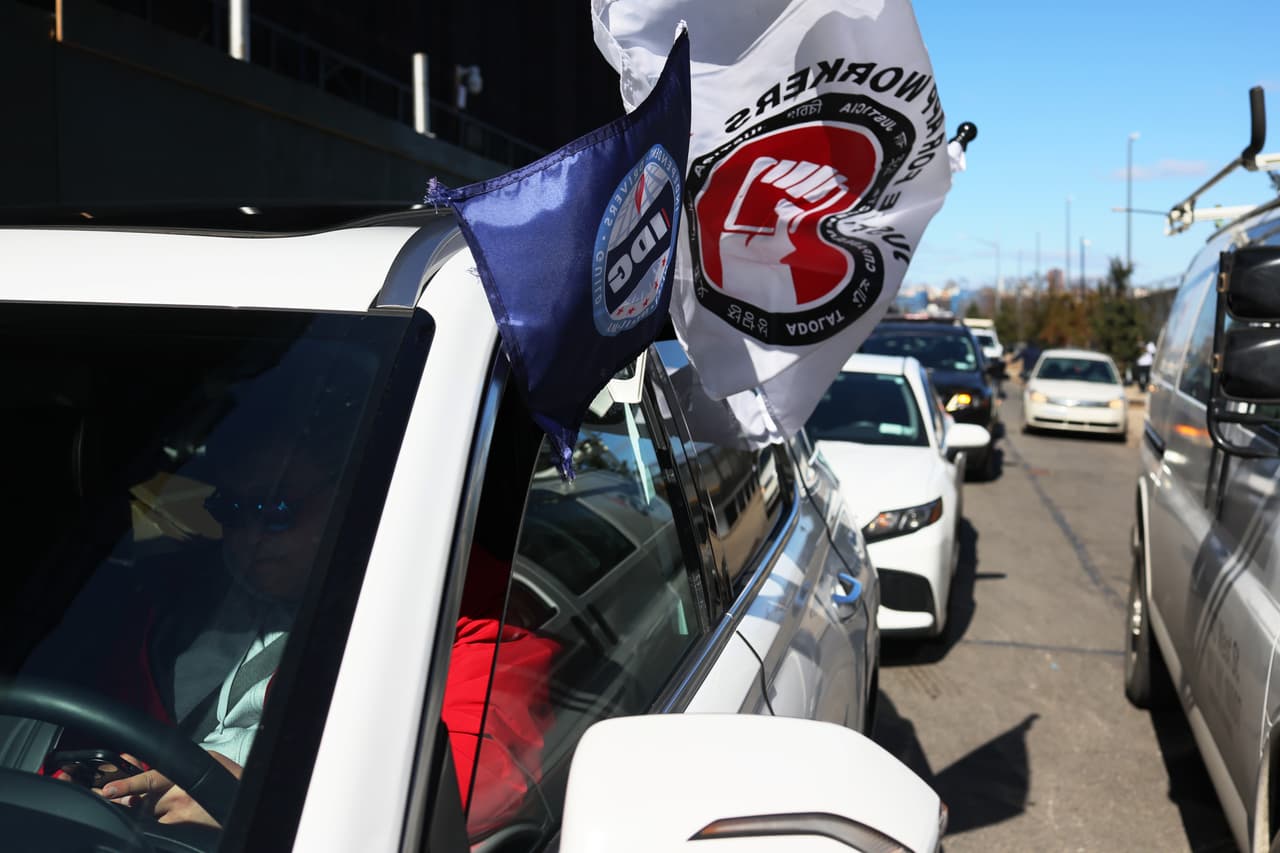 Los pasados días,
<a href="https://www.univision.com/local/nueva-york-wxtv/taxistas-en-nueva-york-se-unen-para-exigir-aumento-en-el-valor-de-sus-tarifas-ante-los-precios-de-la-gasolina-video" target="_blank">taxistas de Nueva York pidieron un incremento de 75 centavos</a> a sus tarifas para contrarrestar los altos costos del combustible.