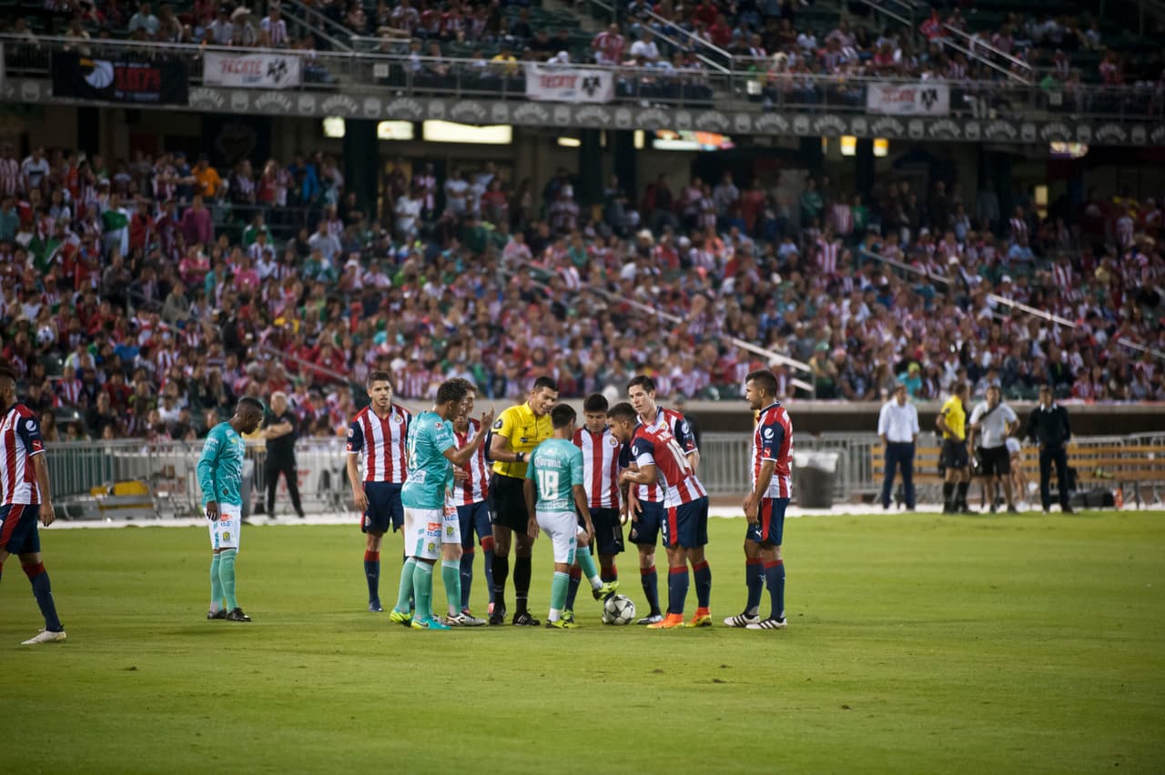 Este 12 de noviembre Chivas y Leon llegaron a Fresno con futbol de Liga MX. Leon derroto a Chivas 3-2.