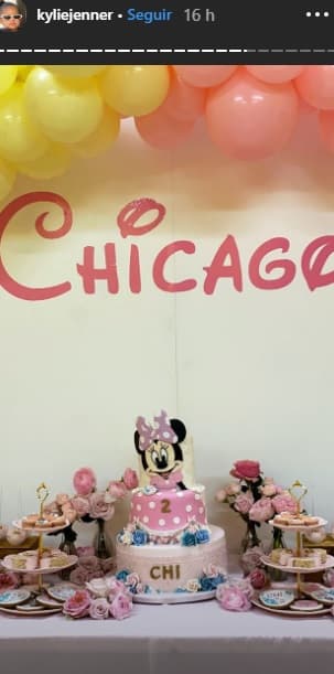 Chicago lució un maquillaje de Minnie Mouse, orejas y un moño rojo en la cabeza como el que suele usar la famosa ratoncita.