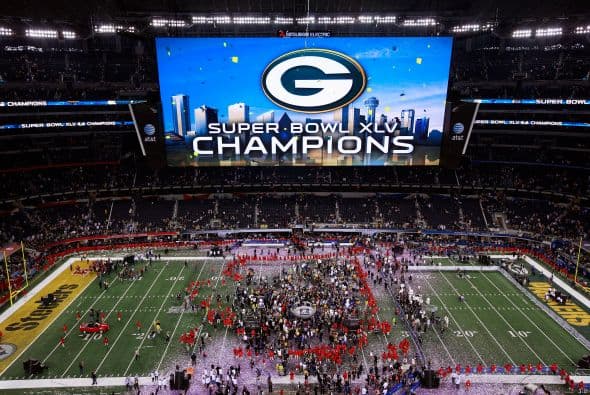 46 MINUTOS CON 10 SEGUNDOS- En los últimos 10 años el volumen de tiempo comercial durante el jugo aumentó, a la par que el precio de los comerciales. En el Super Bowl de 2011 televisado por la cadena Fox, en total fueron 46 minutos con 10 segundos los que se destinaron a anuncios, la segunda cantidad más grande en la historia. Ese día en total se transmitieron 96 mensajes al aire.